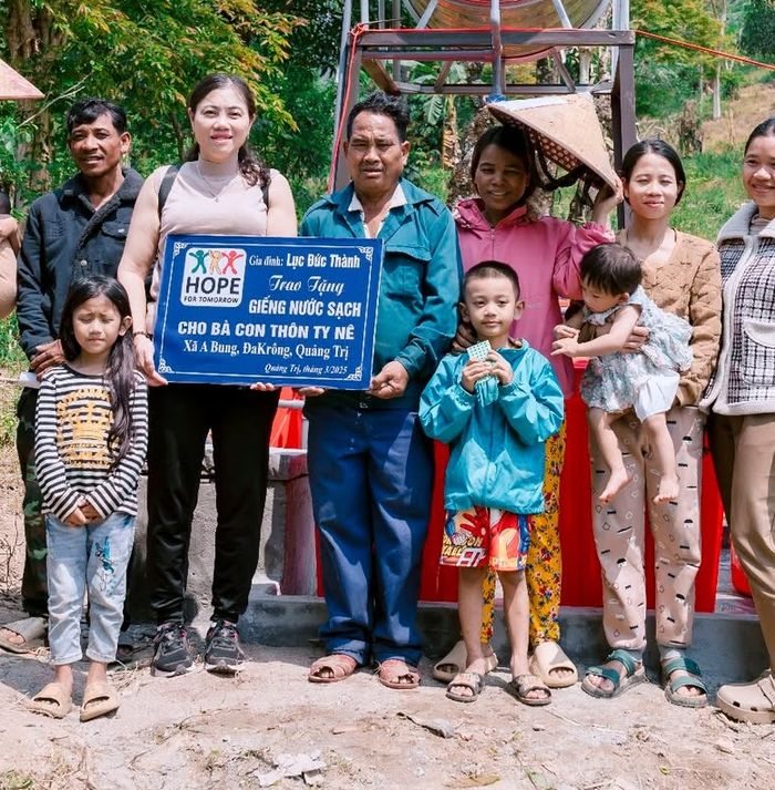 Villagers in Quảng Trị with the HOPE sign for a new clean water well